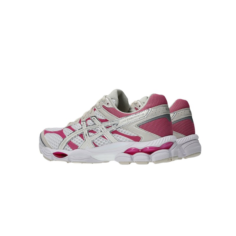 asics gel cumulus 16 de couleur white/ cream vue de la paire coté gauche